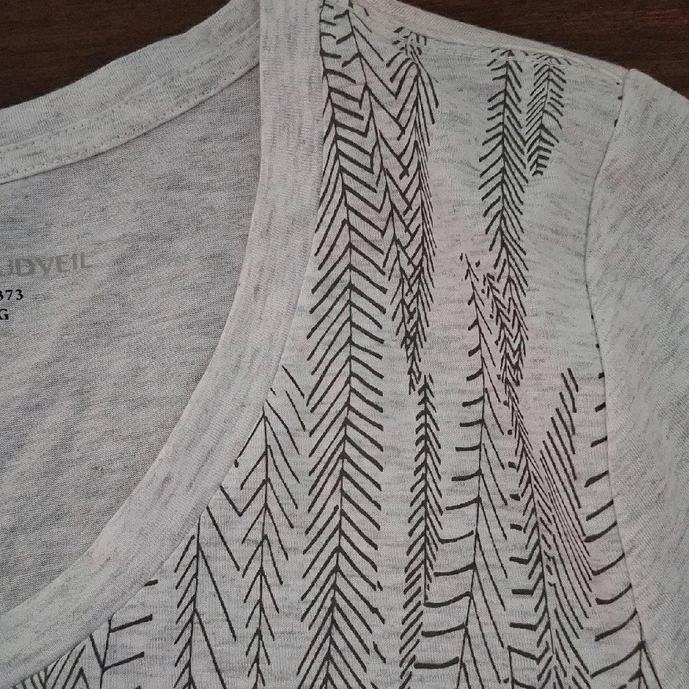Cloudveil Light Gray Short Sleeve Tee with Feather Design 4346 - Picture 9 of 9